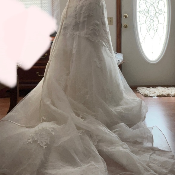 Wedding dress - Picture 6 of 6